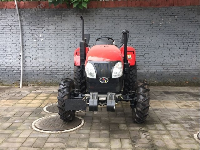 新東方404E中型輪式拖拉機